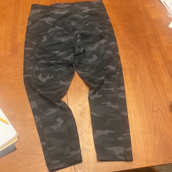 Athleta Ultimate Camo 7/8 Tight, 1X - Picture 6 of 7